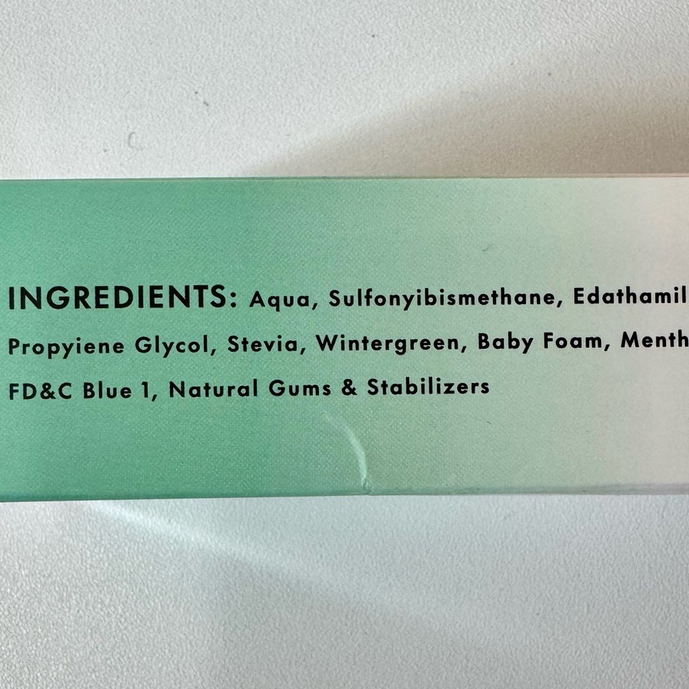 fresh Wintergreen Whitening Toothpaste - Picture 4 of 4